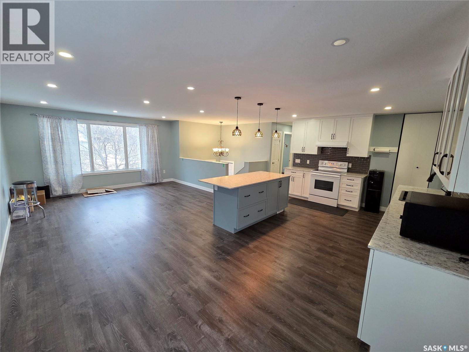 621 Mccall Street, Oxbow, SK - Indoor