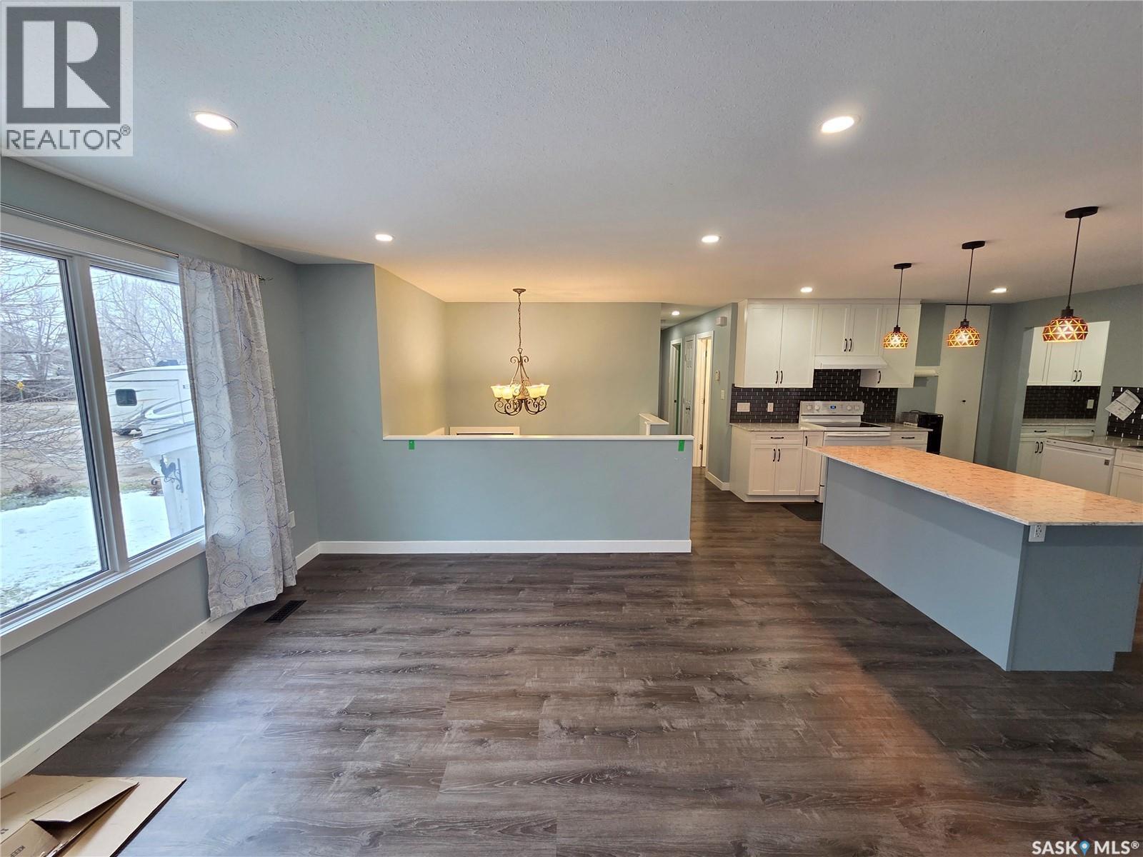 621 Mccall Street, Oxbow, SK - Indoor Photo Showing Kitchen