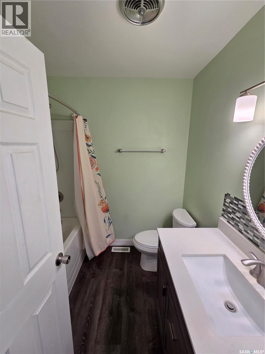 621 Mccall Street, Oxbow, SK - Indoor Photo Showing Bathroom