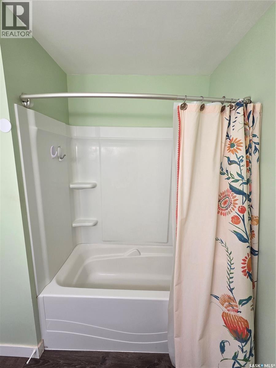 621 Mccall Street, Oxbow, SK - Indoor Photo Showing Bathroom