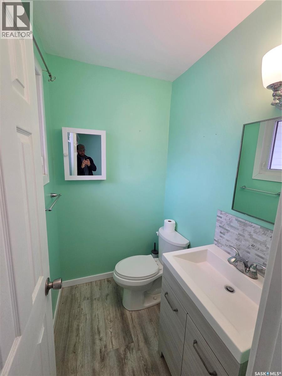 621 Mccall Street, Oxbow, SK - Indoor Photo Showing Bathroom