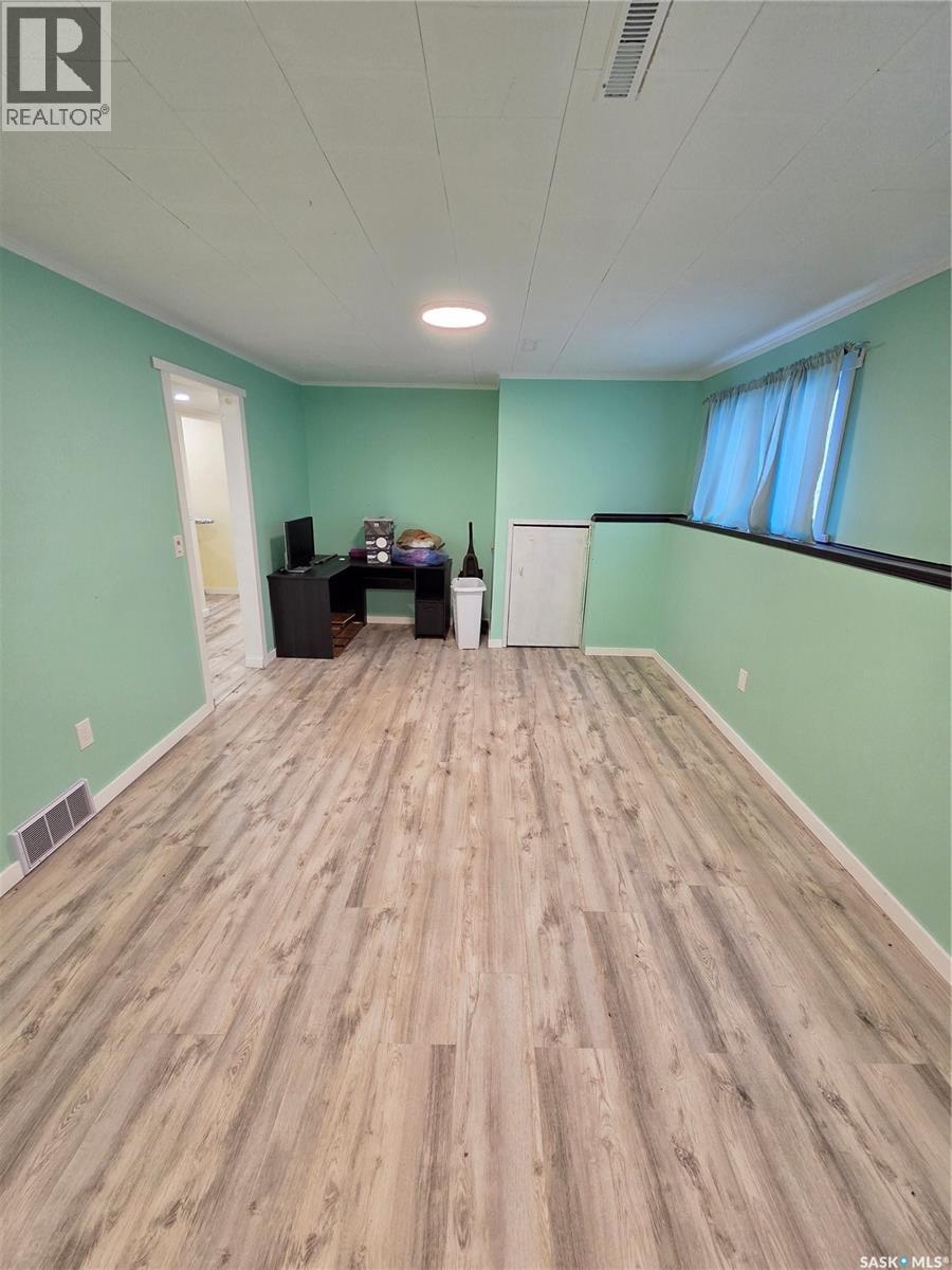 621 Mccall Street, Oxbow, SK - Indoor Photo Showing Other Room