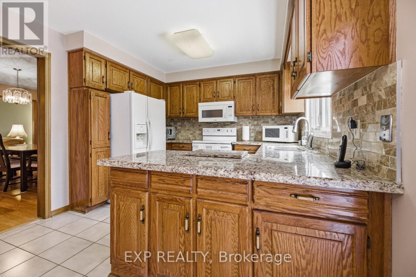 81 Southgate Crescent, Richmond Hill, ON - Indoor Photo Showing Kitchen