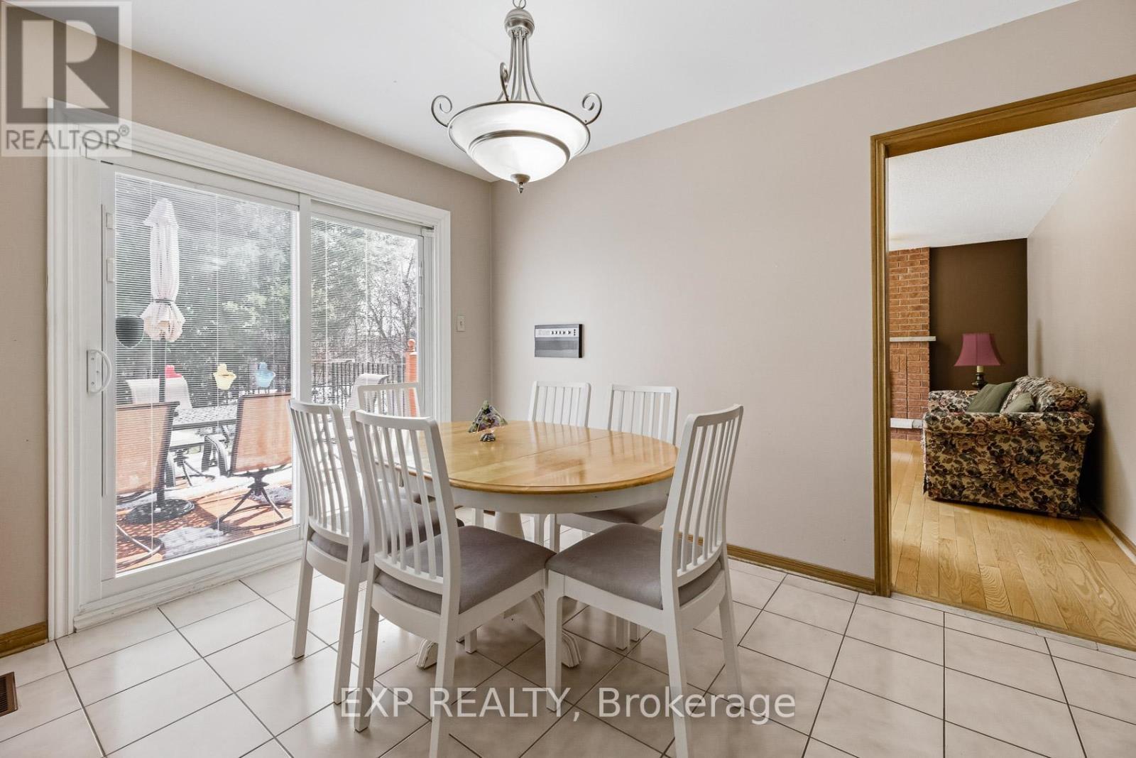81 Southgate Crescent, Richmond Hill, ON - Indoor Photo Showing Dining Room