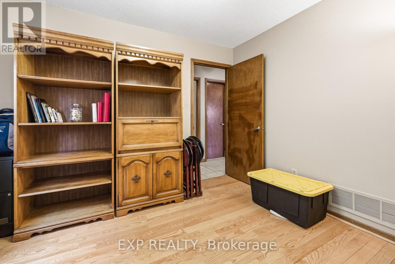 81 Southgate Crescent, Richmond Hill, ON - Indoor With Storage