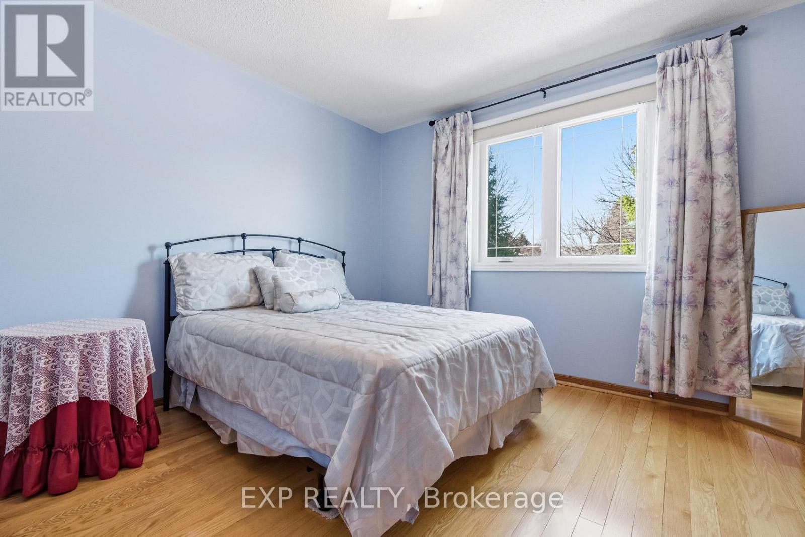 81 Southgate Crescent, Richmond Hill, ON - Indoor Photo Showing Bedroom
