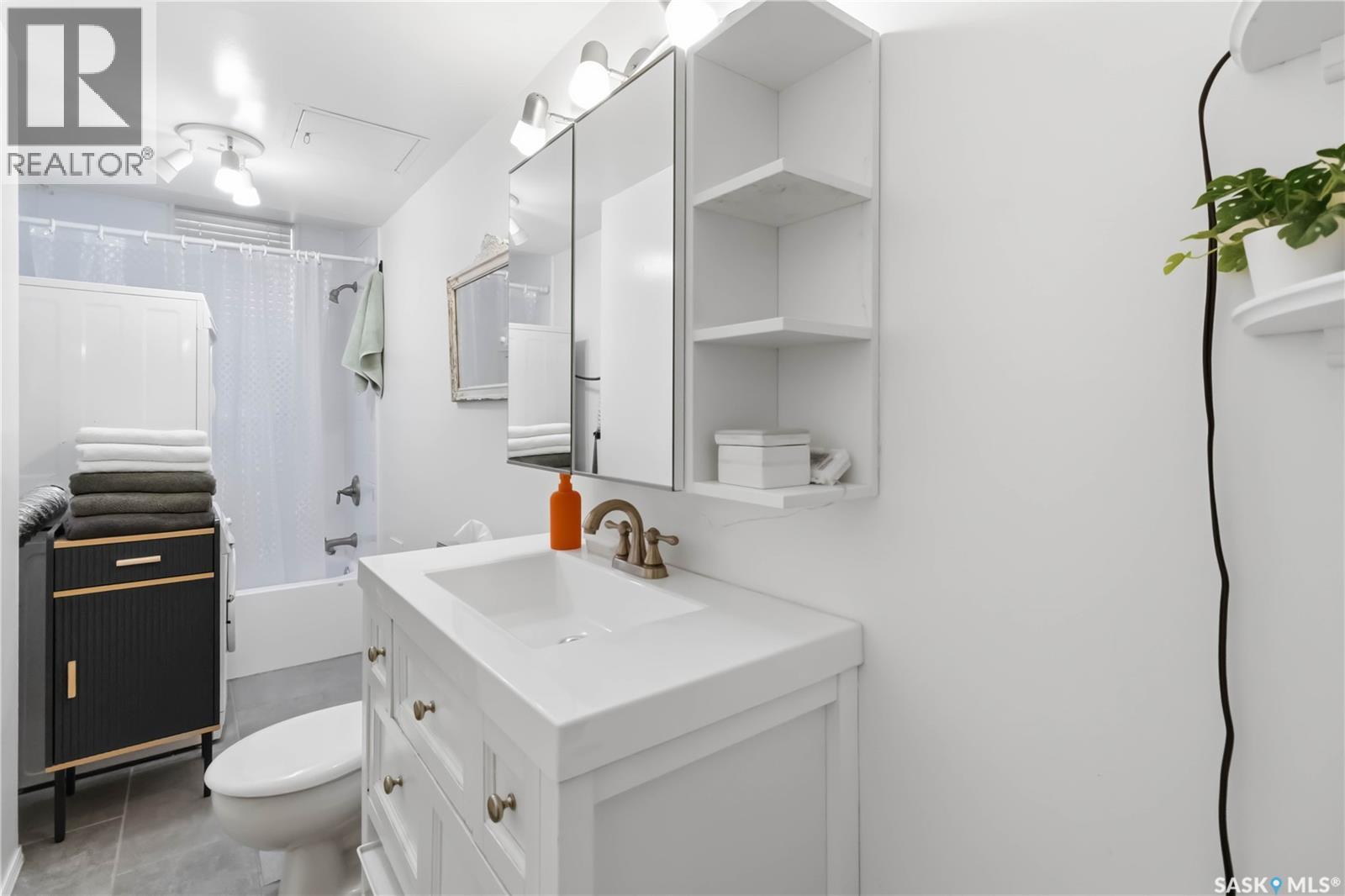 103 609 King Street, Saskatoon, SK - Indoor Photo Showing Bathroom