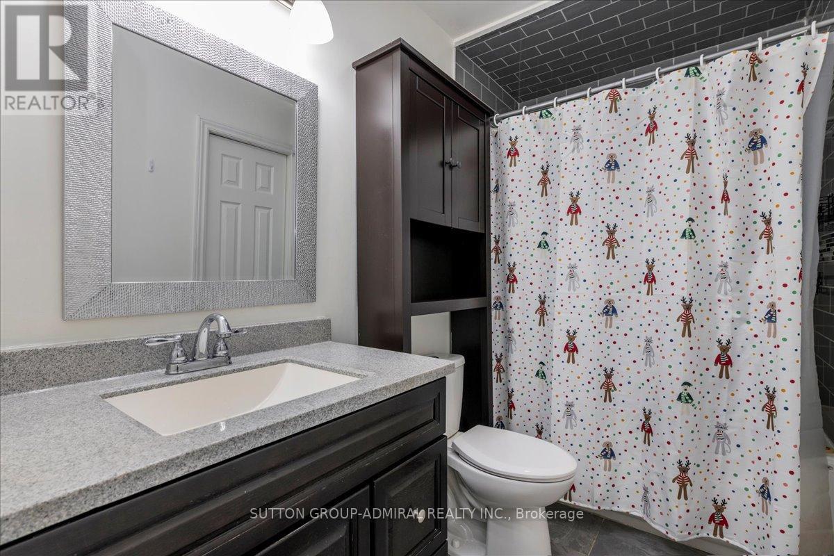64 Copeman Crescent, Barrie, ON - Indoor Photo Showing Bathroom