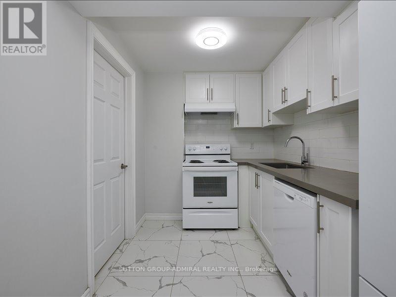 64 Copeman Crescent, Barrie, ON - Indoor Photo Showing Kitchen