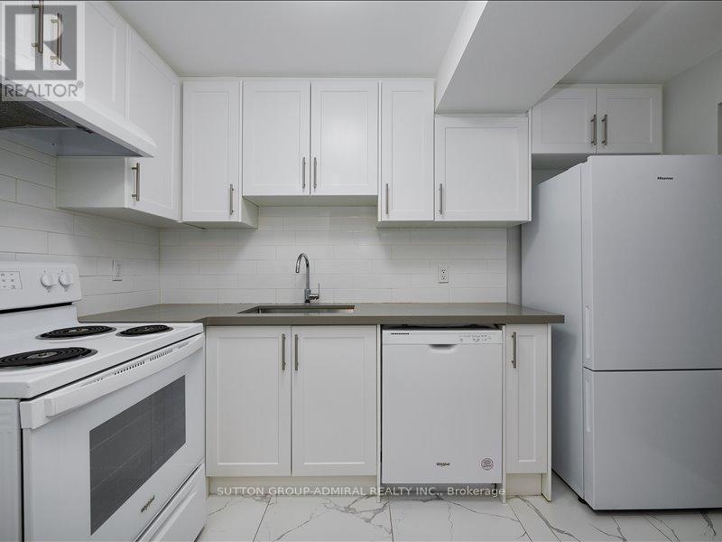 64 Copeman Crescent, Barrie, ON - Indoor Photo Showing Kitchen