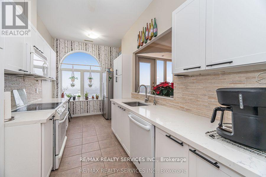 Ph03 - 7 Dayspring Circle, Brampton, ON - Indoor