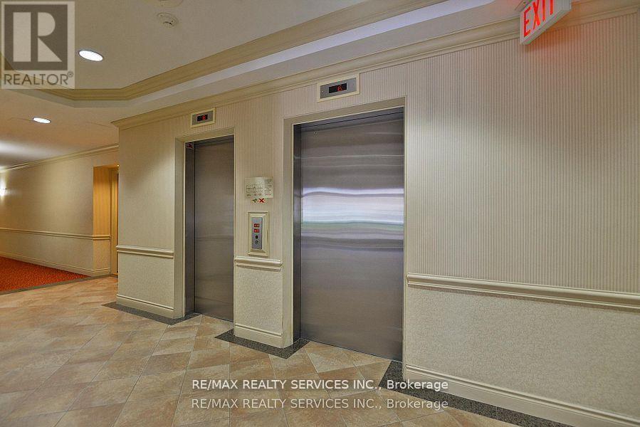 Ph03 - 7 Dayspring Circle, Brampton, ON - Indoor Photo Showing Other Room