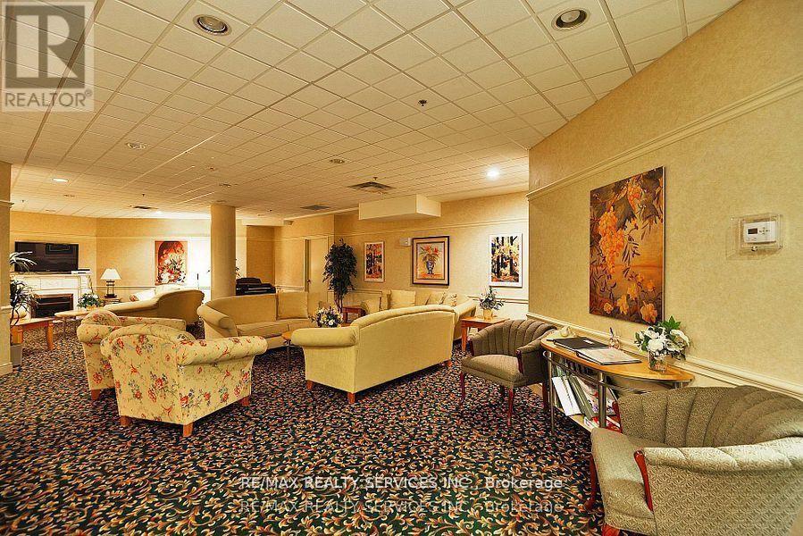 Ph03 - 7 Dayspring Circle, Brampton, ON - Indoor Photo Showing Other Room