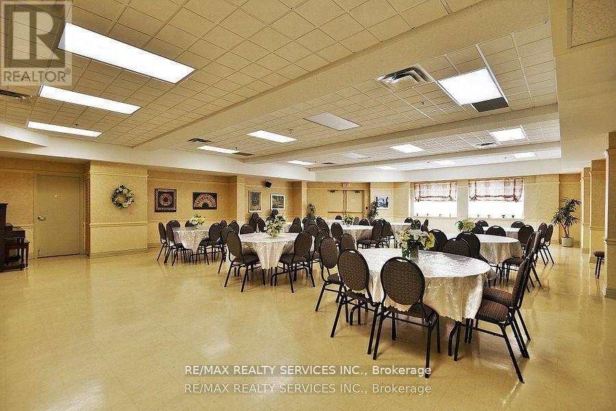 Ph03 - 7 Dayspring Circle, Brampton, ON - Indoor Photo Showing Dining Room