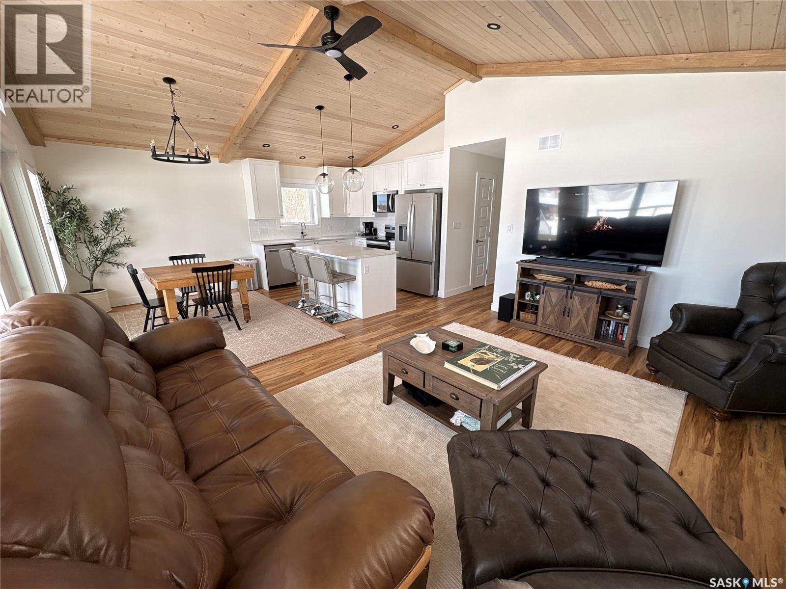 105 Prince Crescent, Fishing Lake, SK - Indoor Photo Showing Living Room