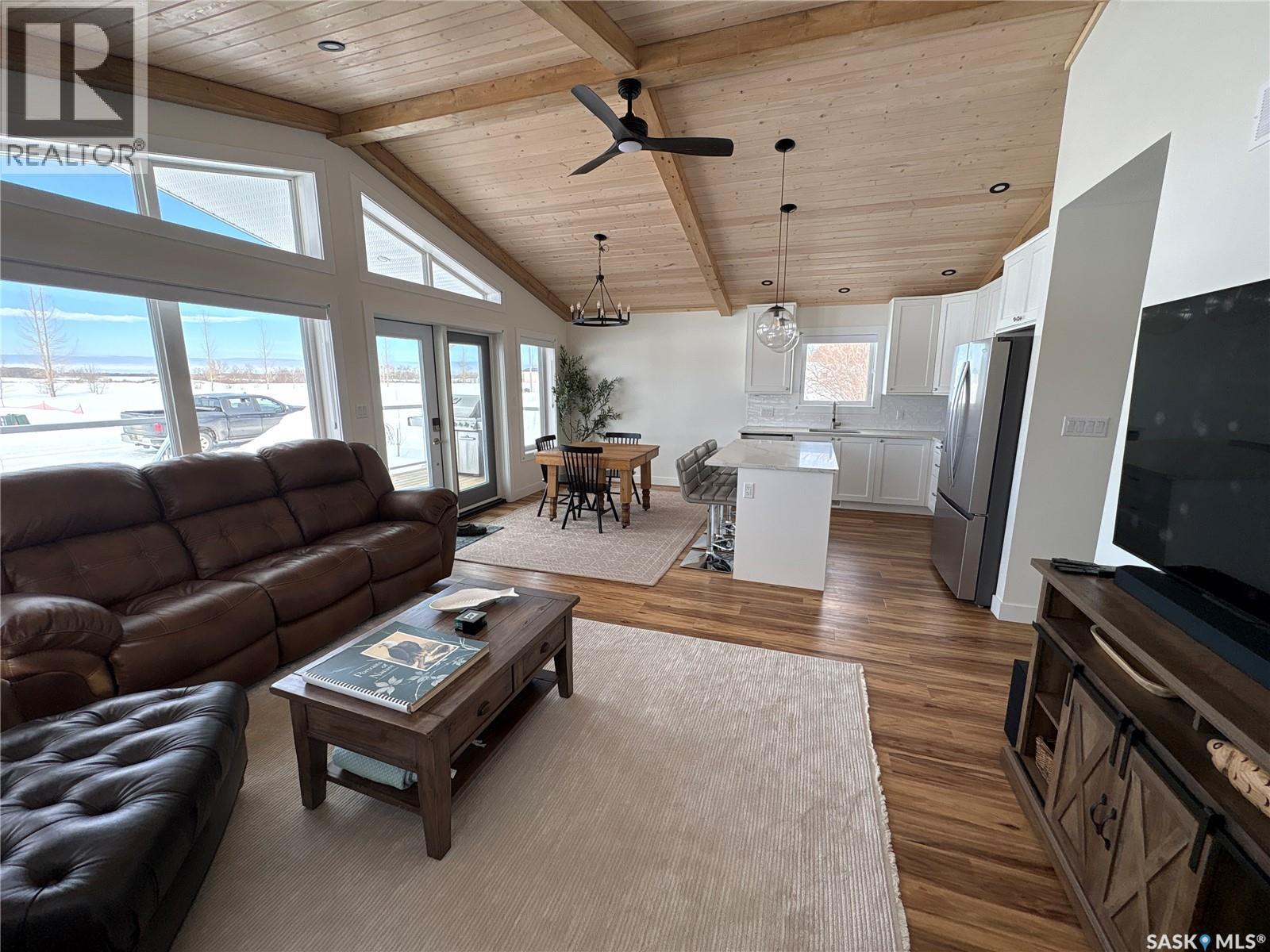 105 Prince Crescent, Fishing Lake, SK - Indoor Photo Showing Living Room
