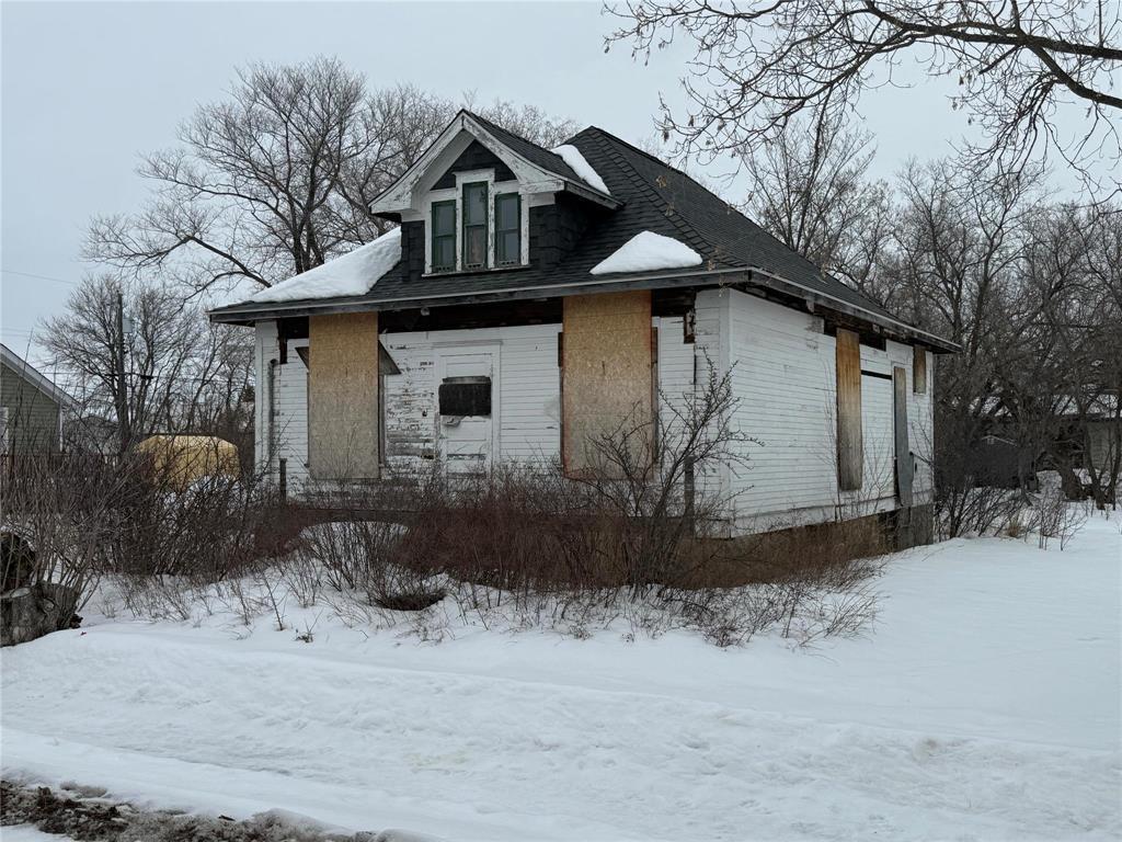 37 First Avenue, Lundar, MB