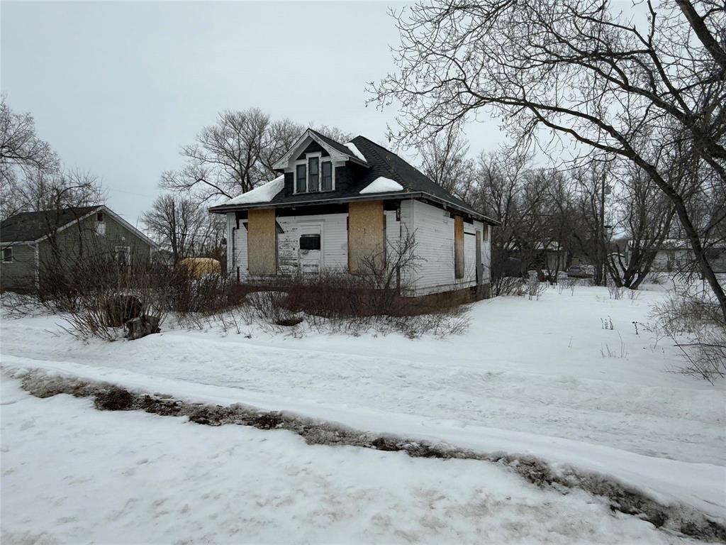 37 First Avenue, Lundar, MB