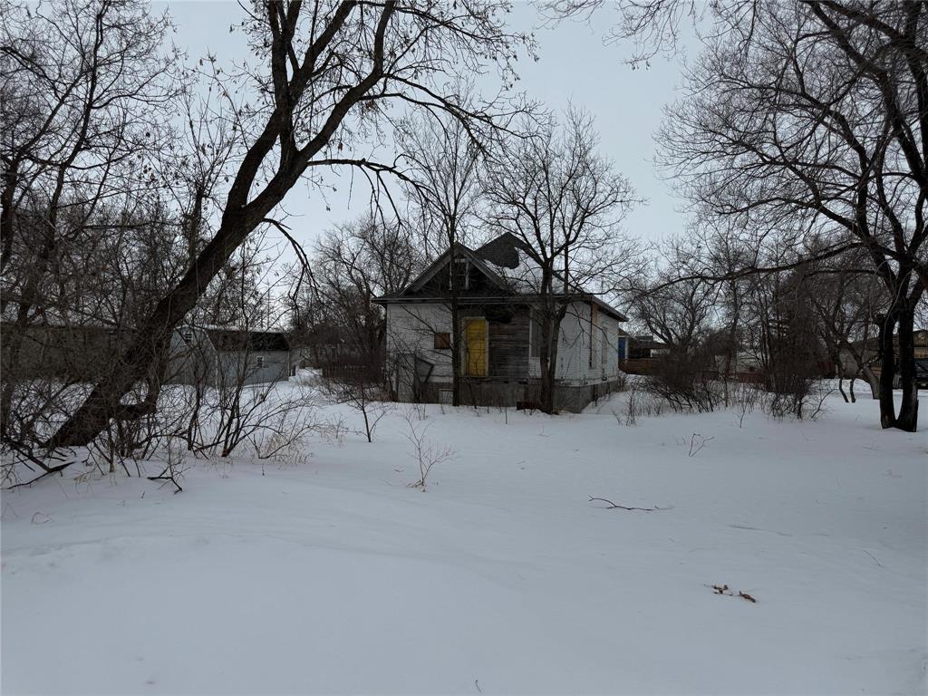 37 First Avenue, Lundar, MB