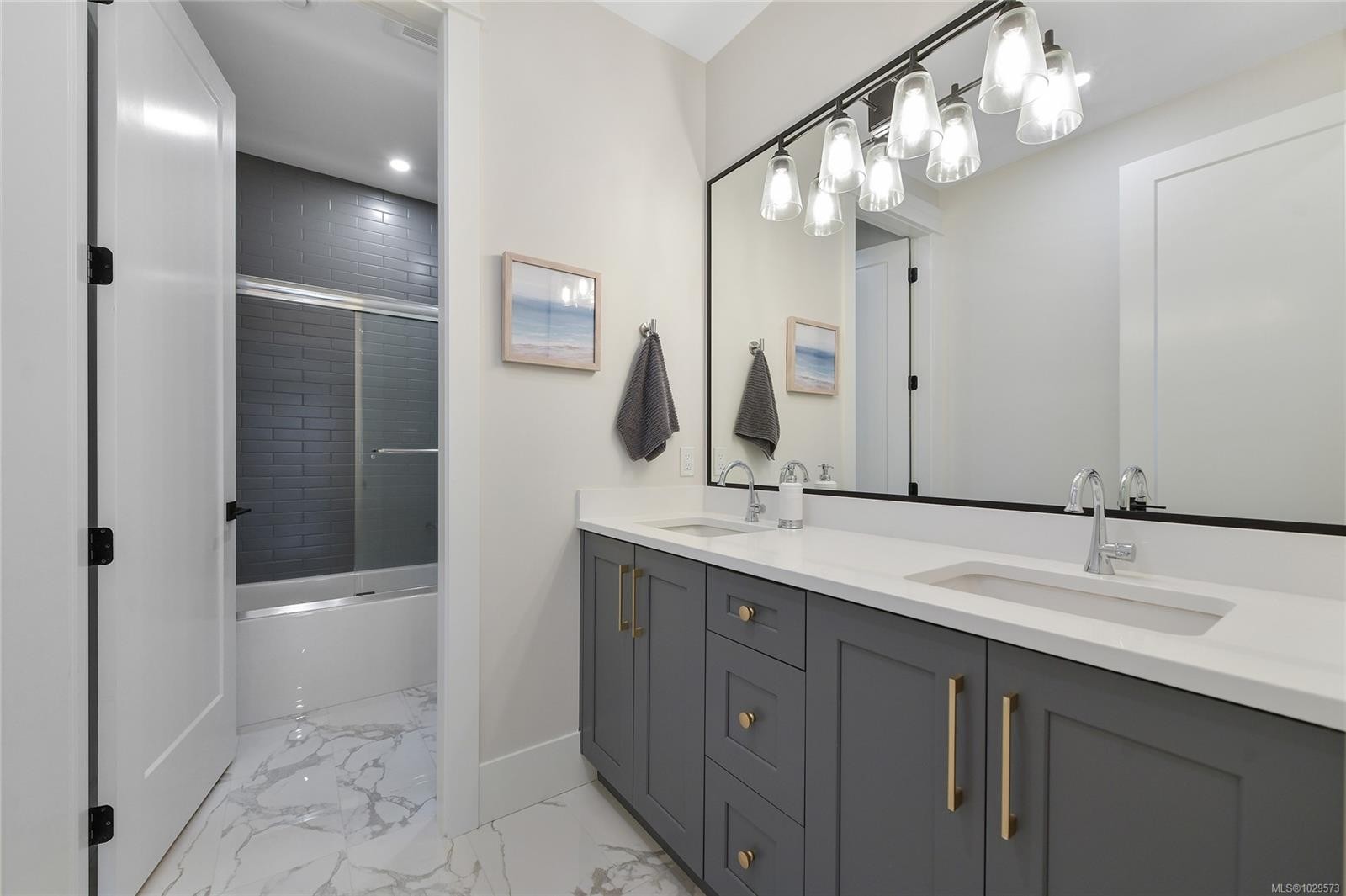 25 Howe St, Victoria, BC