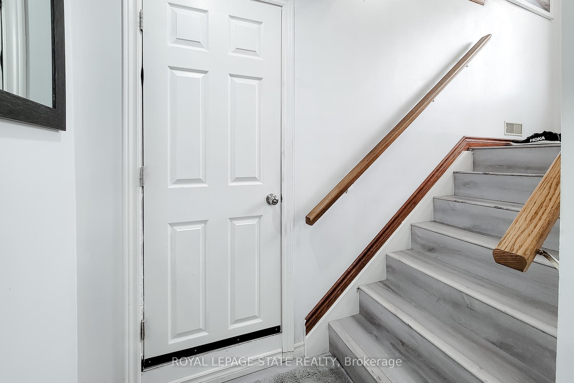 114 Juanita Drive, Hamilton, ON - Indoor Photo Showing Other Room