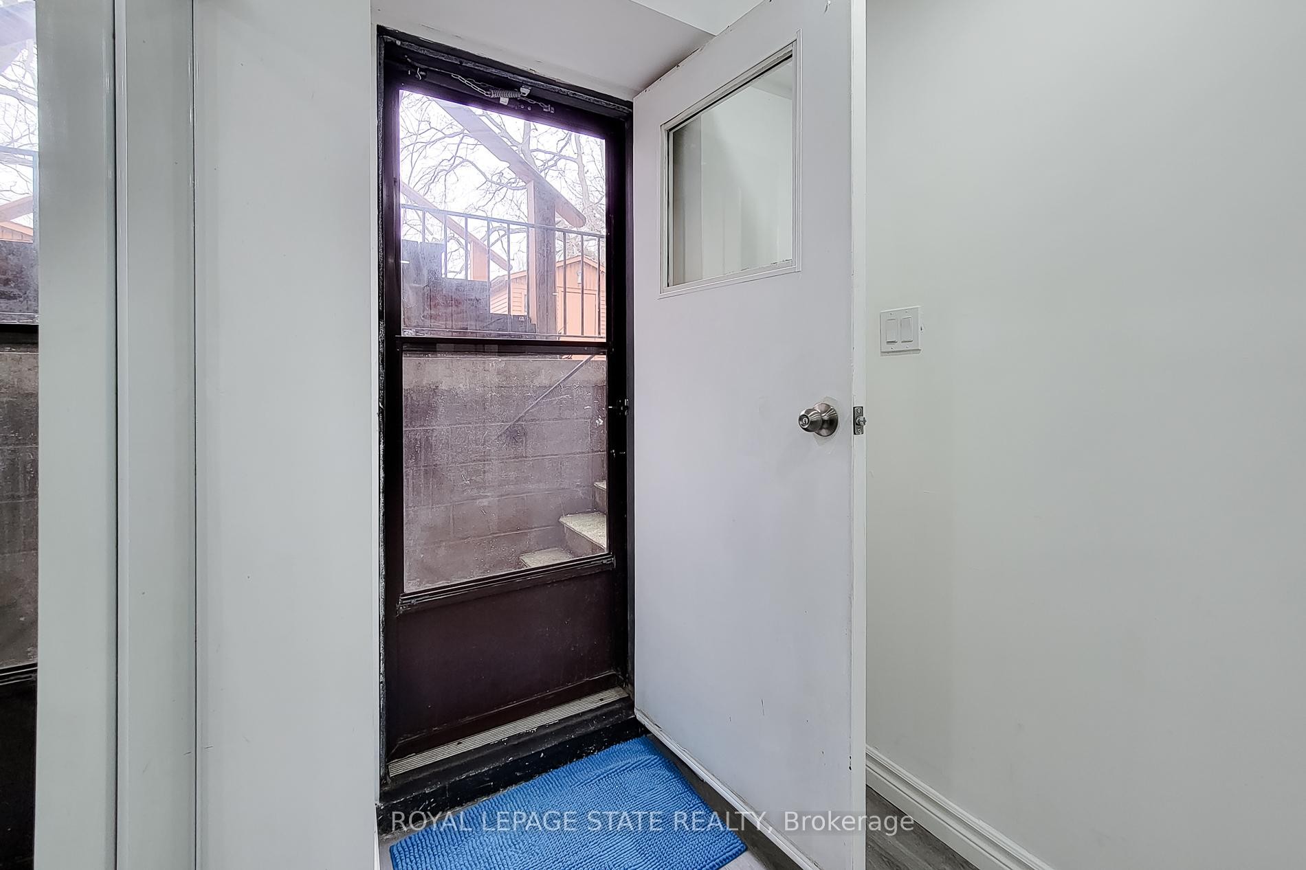 114 Juanita Drive, Hamilton, ON - Indoor Photo Showing Other Room