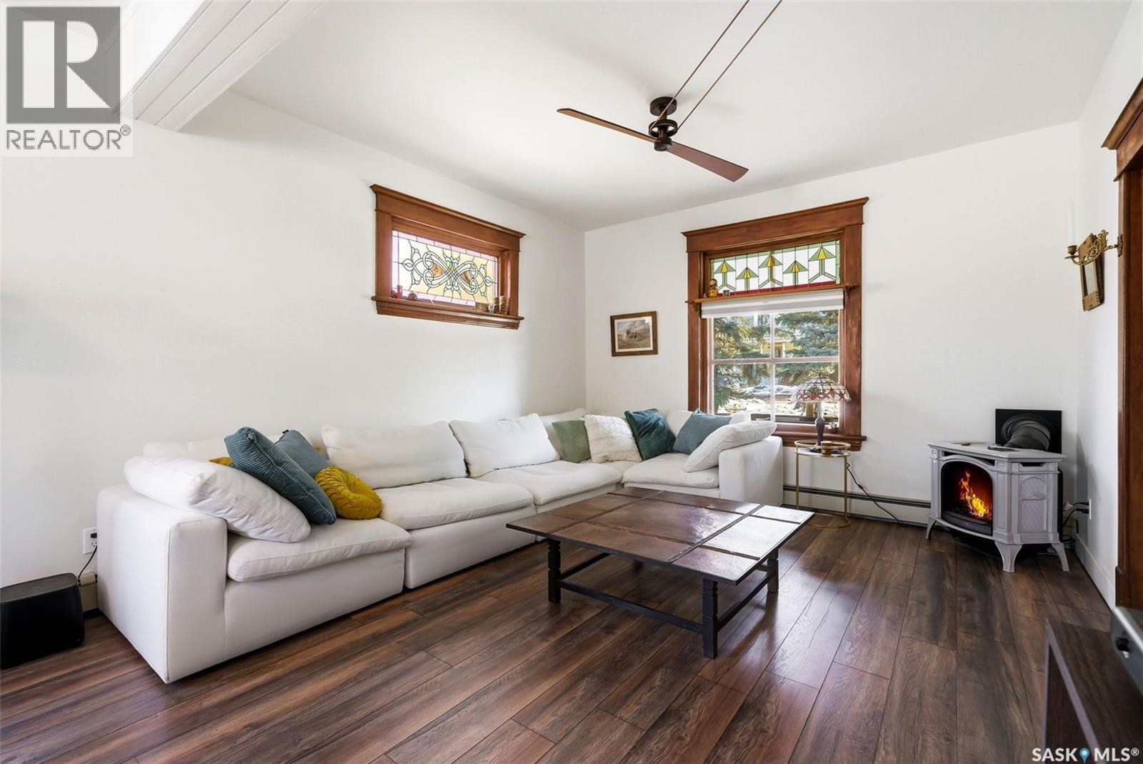 160 Elgin Crescent, Lumsden, SK - Indoor Photo Showing Living Room