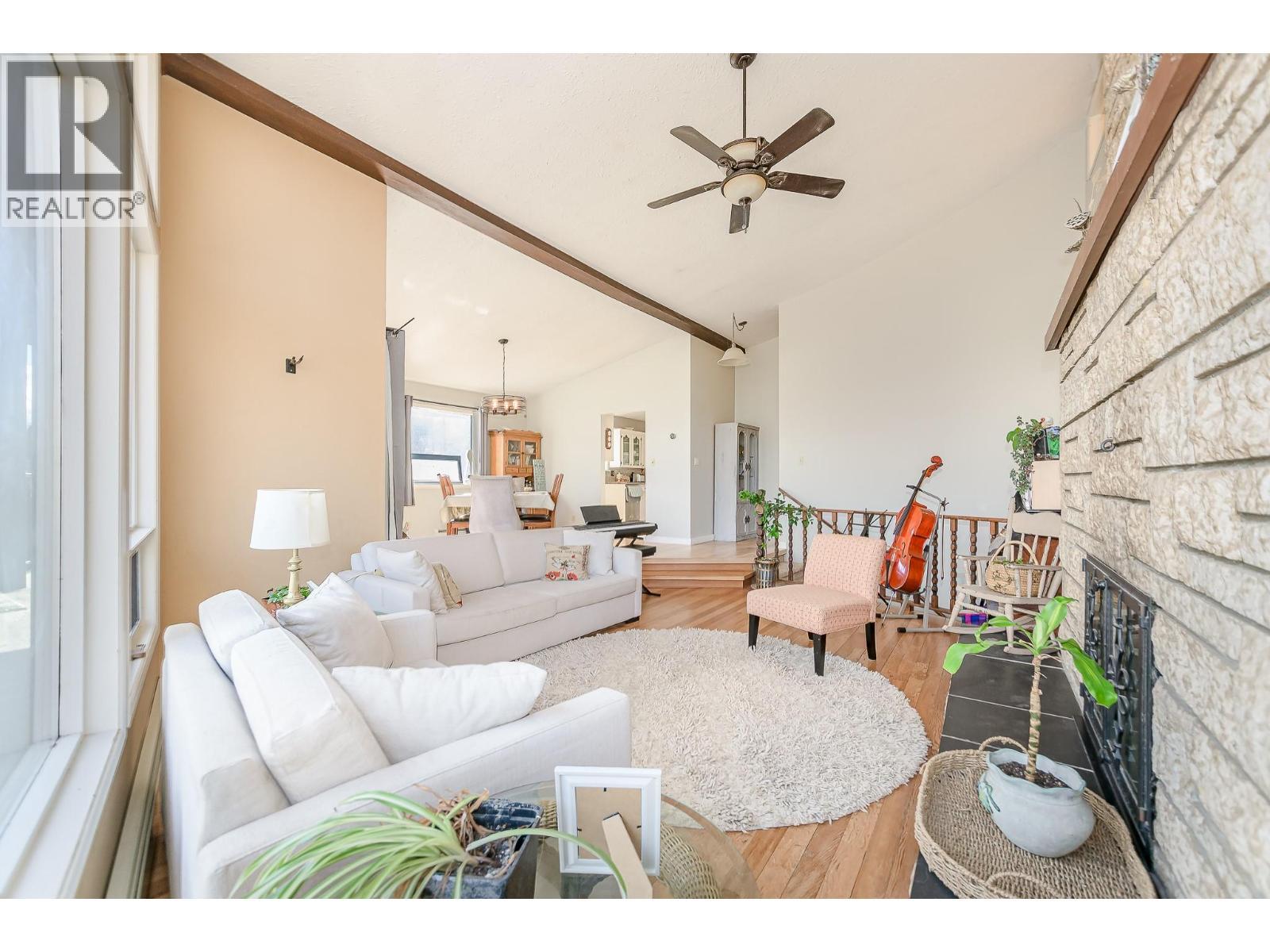3668 Trinity Valley Road, Enderby, BC - Indoor Photo Showing Living Room