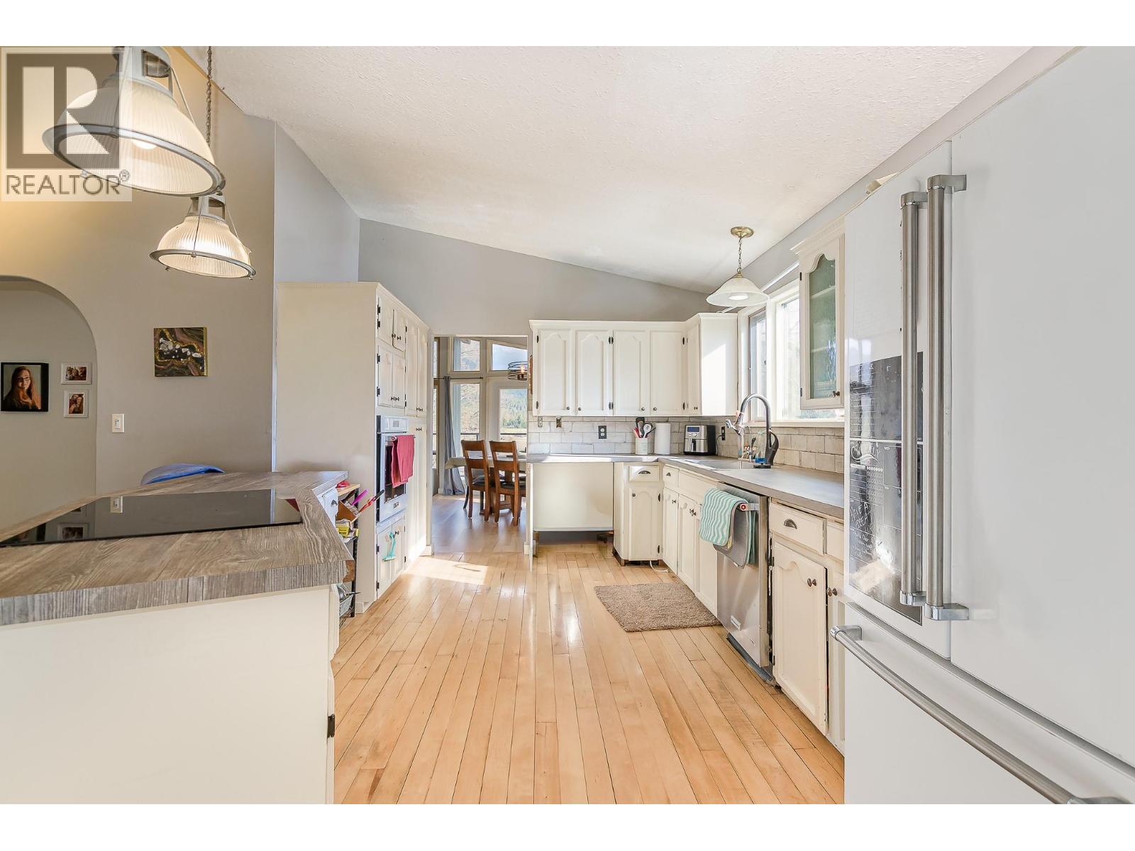 3668 Trinity Valley Road, Enderby, BC - Indoor Photo Showing Kitchen