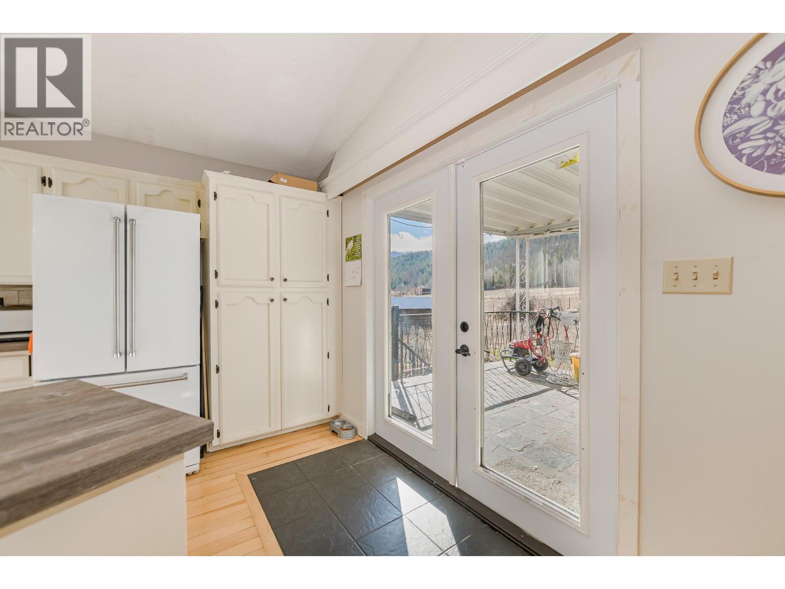 3668 Trinity Valley Road, Enderby, BC - Indoor