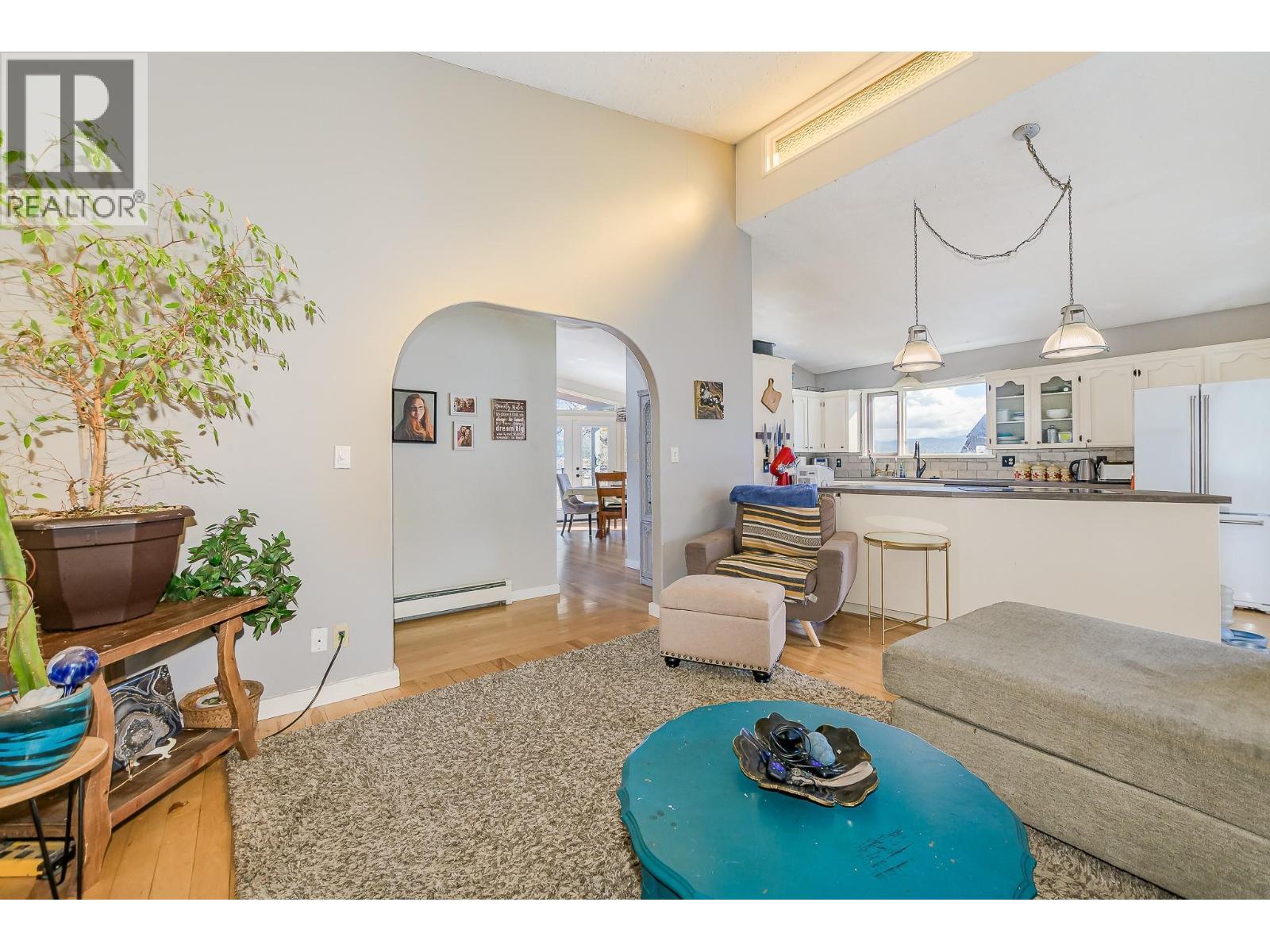 3668 Trinity Valley Road, Enderby, BC - Indoor Photo Showing Living Room
