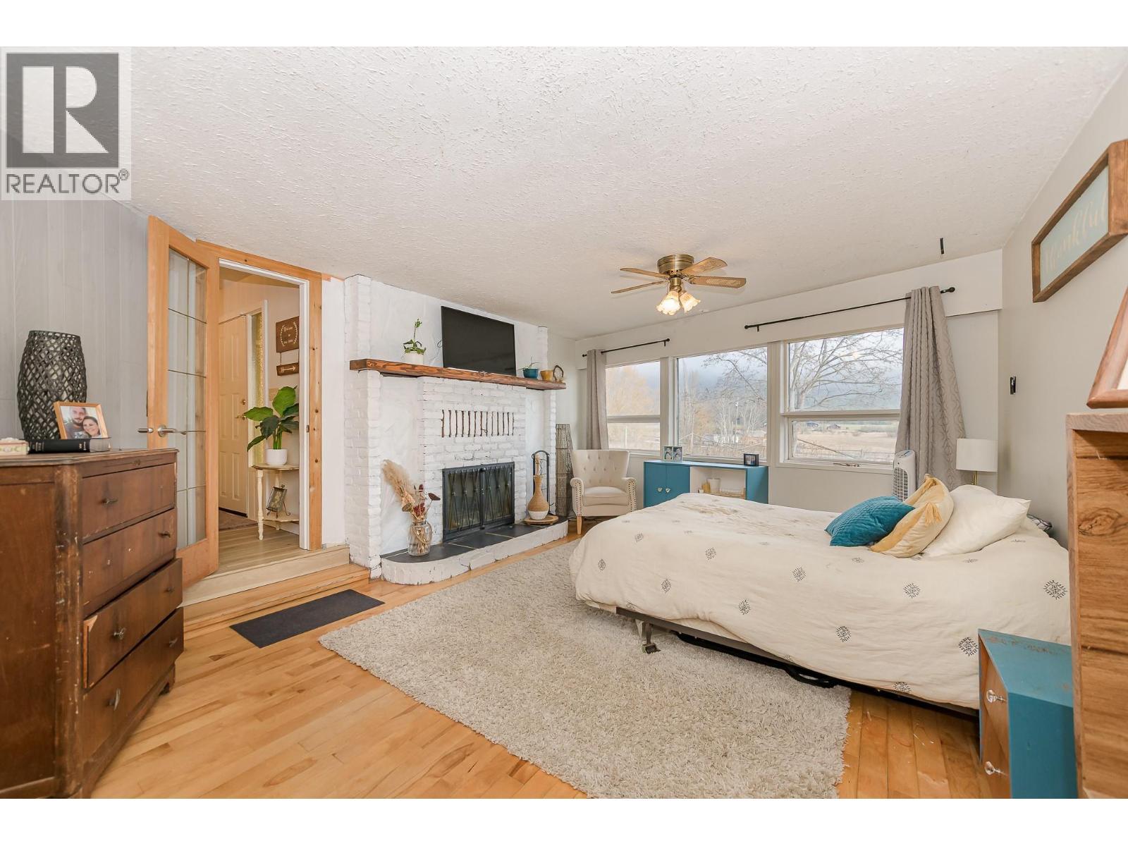 3668 Trinity Valley Road, Enderby, BC - Indoor With Fireplace