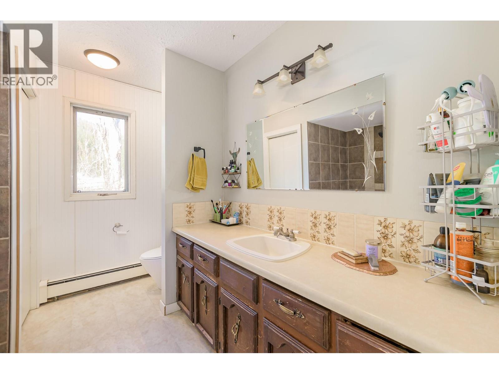 3668 Trinity Valley Road, Enderby, BC - Indoor Photo Showing Bathroom