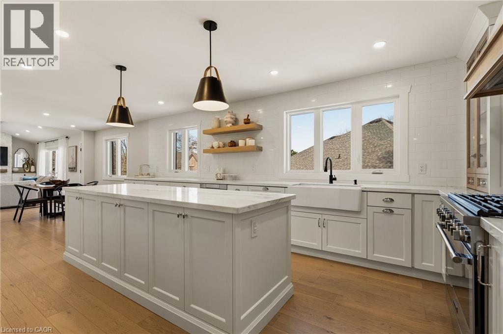 204 Falling Brook Drive, Ancaster, ON - Indoor Photo Showing Kitchen With Upgraded Kitchen