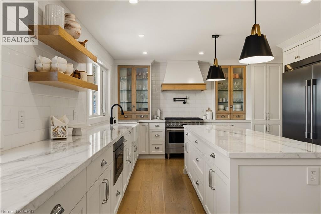 204 Falling Brook Drive, Ancaster, ON - Indoor Photo Showing Kitchen With Upgraded Kitchen