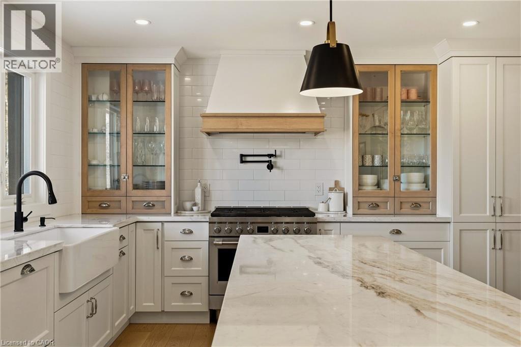 204 Falling Brook Drive, Ancaster, ON - Indoor Photo Showing Kitchen