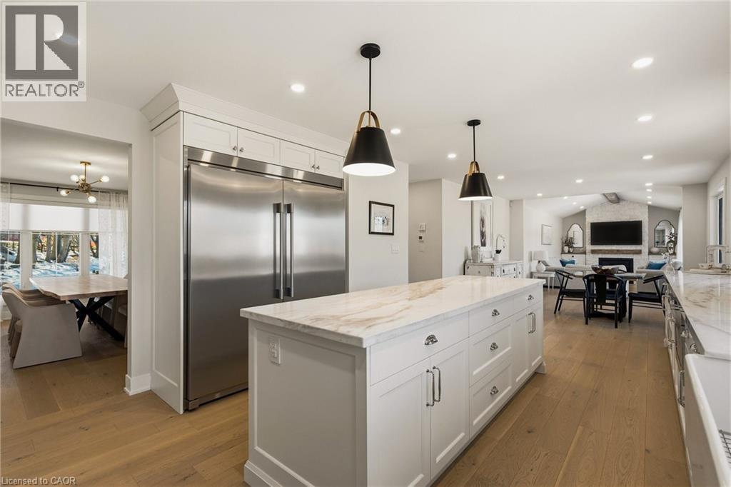204 Falling Brook Drive, Ancaster, ON - Indoor Photo Showing Kitchen With Upgraded Kitchen