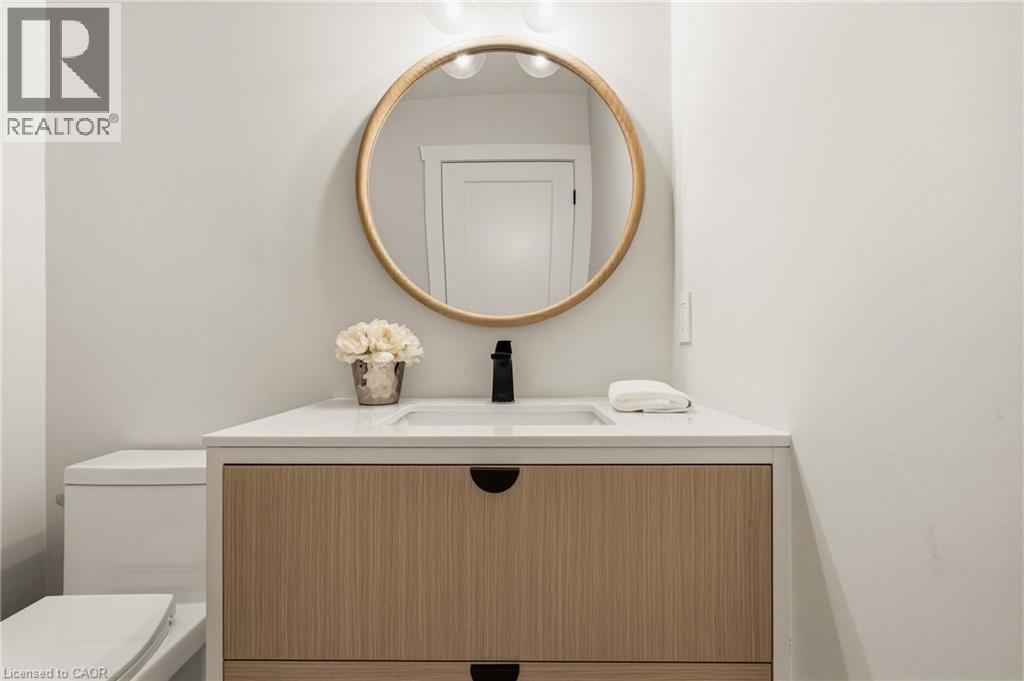 204 Falling Brook Drive, Ancaster, ON - Indoor Photo Showing Bathroom