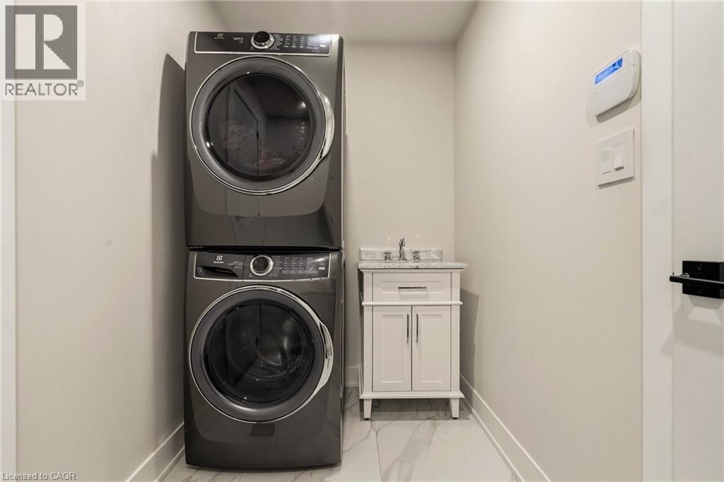 204 Falling Brook Drive, Ancaster, ON - Indoor Photo Showing Laundry Room