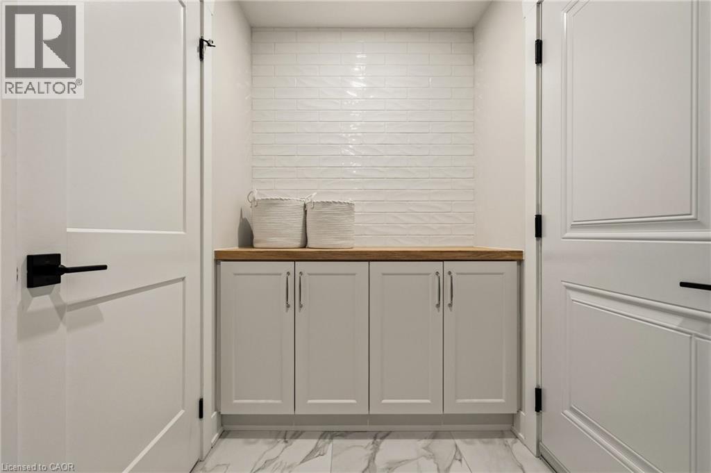 204 Falling Brook Drive, Ancaster, ON - Indoor Photo Showing Other Room