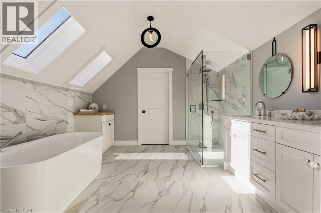 204 Falling Brook Drive, Ancaster, ON - Indoor Photo Showing Bathroom