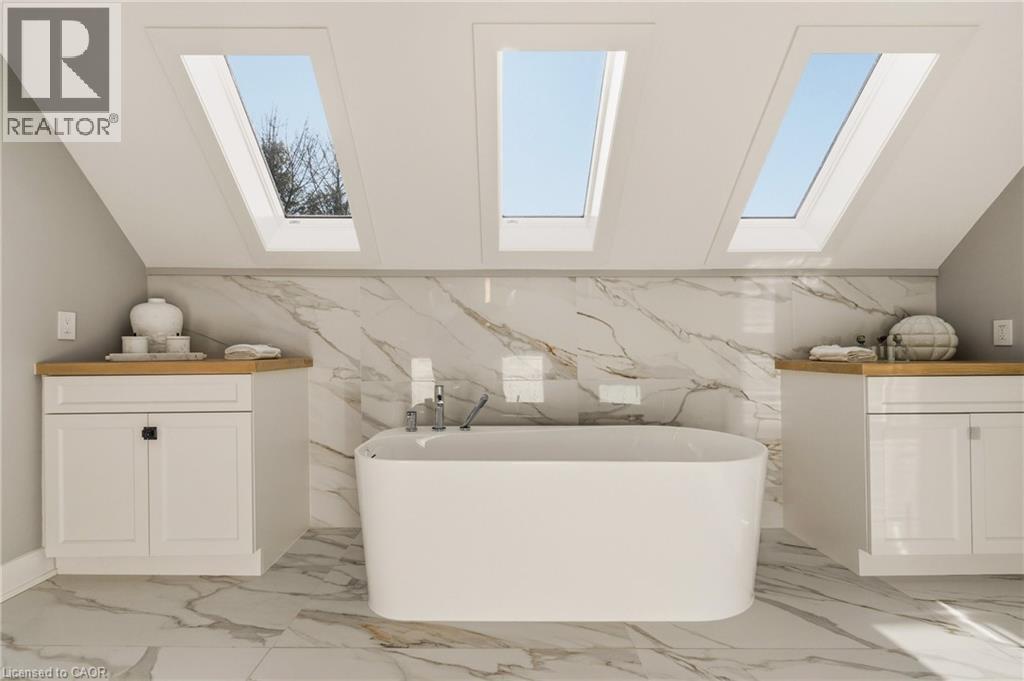 204 Falling Brook Drive, Ancaster, ON - Indoor Photo Showing Other Room