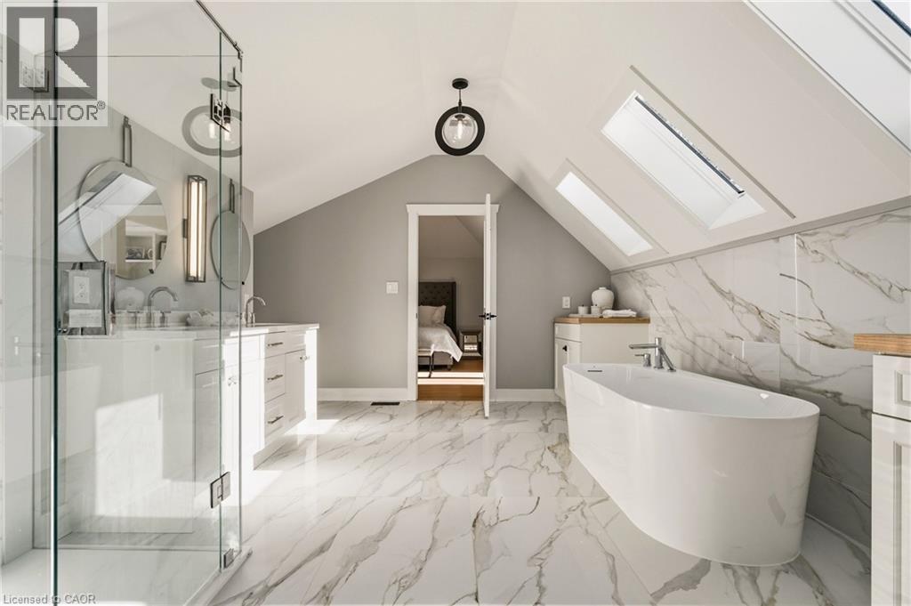 204 Falling Brook Drive, Ancaster, ON - Indoor Photo Showing Bathroom