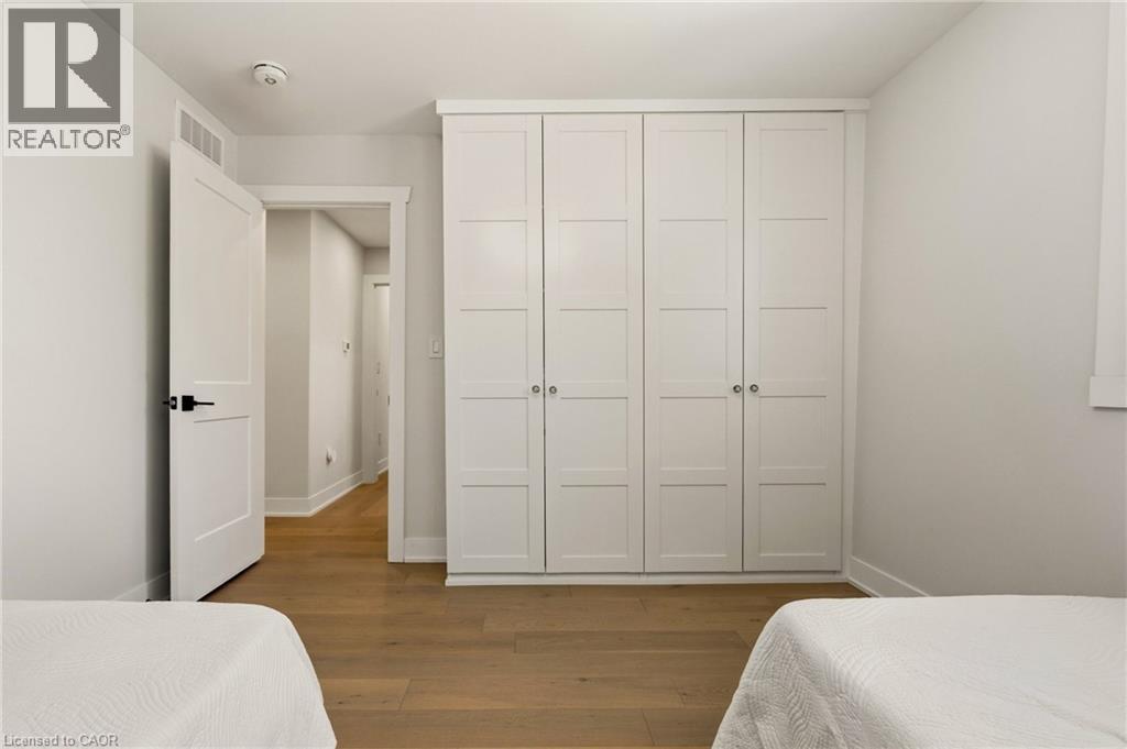 204 Falling Brook Drive, Ancaster, ON - Indoor Photo Showing Bedroom