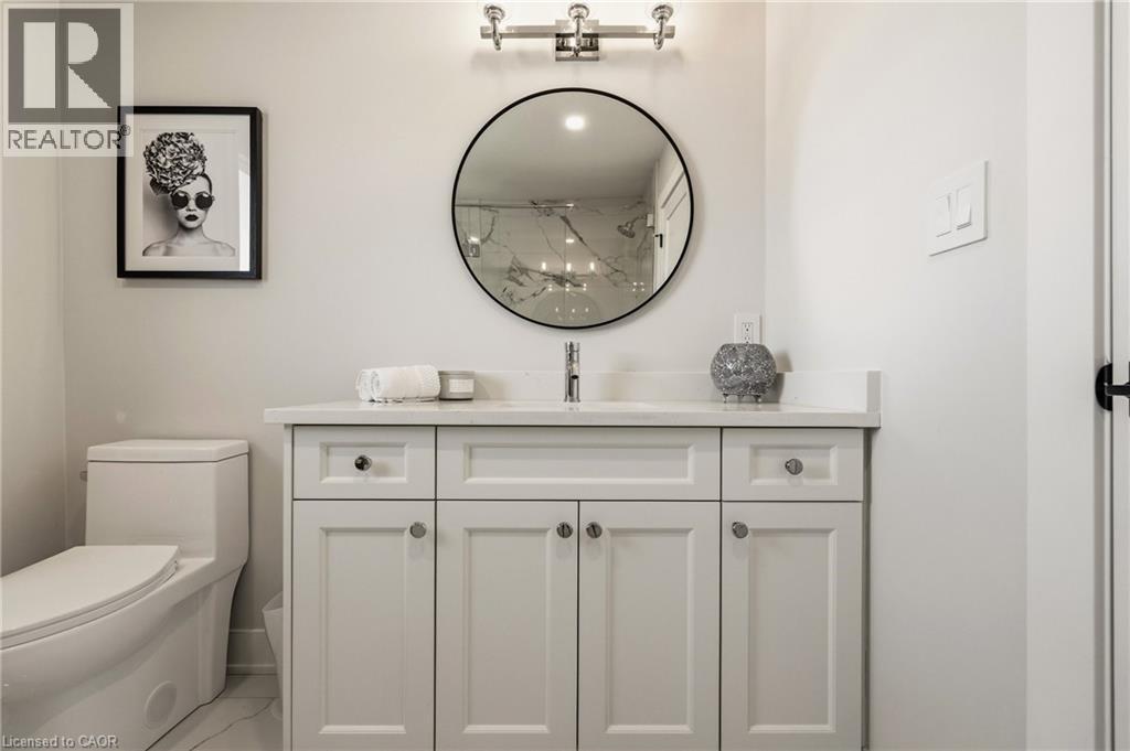 204 Falling Brook Drive, Ancaster, ON - Indoor Photo Showing Bathroom