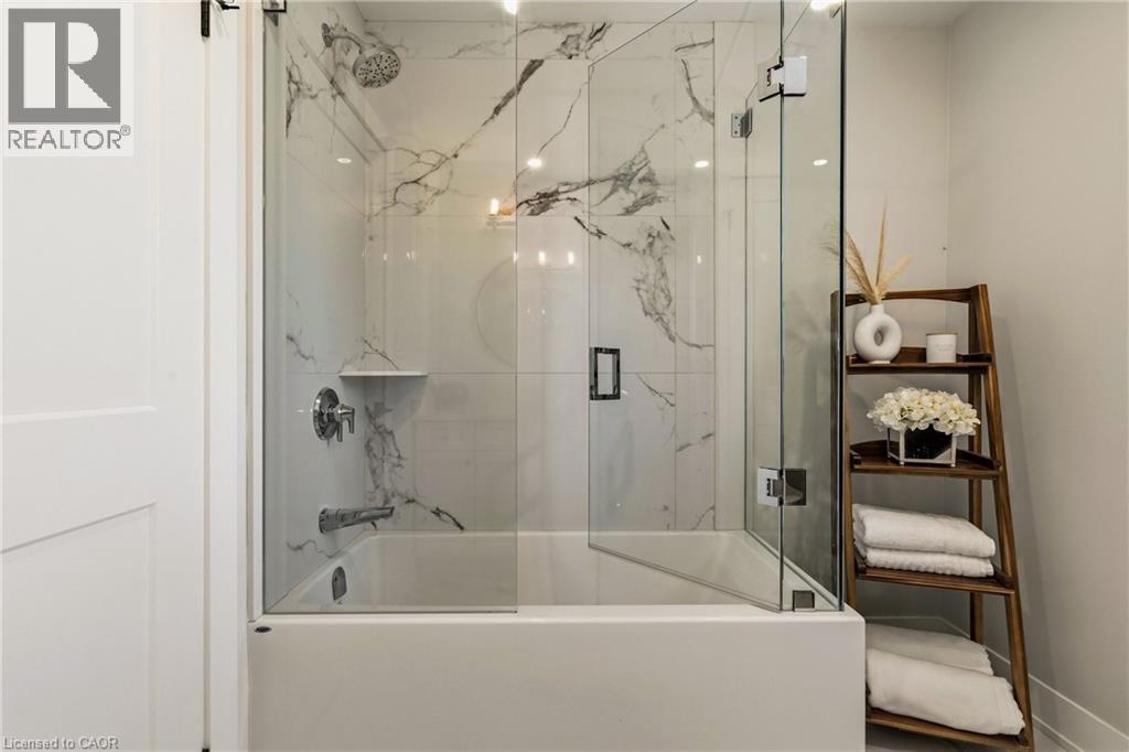 204 Falling Brook Drive, Ancaster, ON - Indoor Photo Showing Bathroom