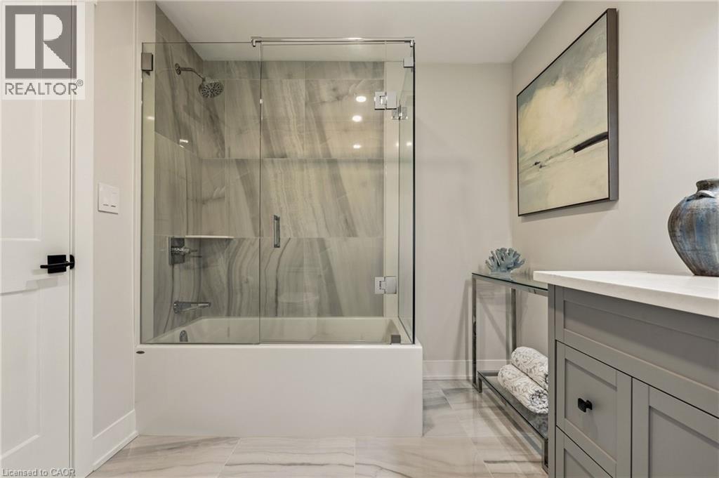 204 Falling Brook Drive, Ancaster, ON - Indoor Photo Showing Bathroom