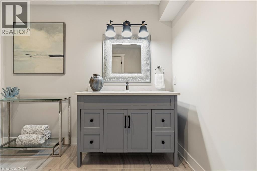 204 Falling Brook Drive, Ancaster, ON - Indoor Photo Showing Bathroom