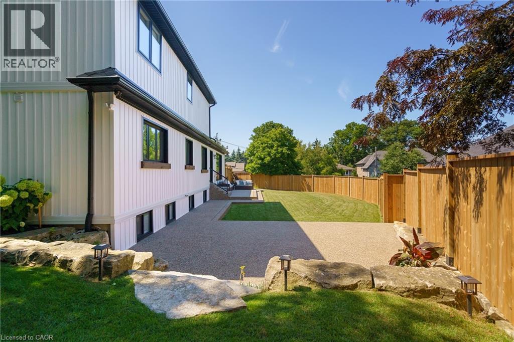 204 Falling Brook Drive, Ancaster, ON - Outdoor