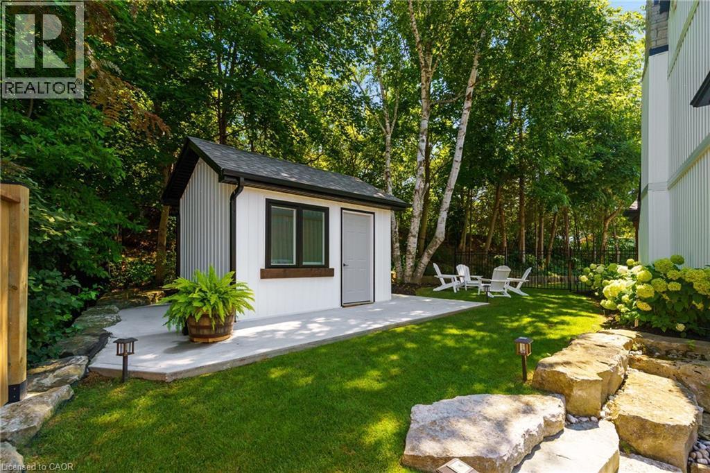 204 Falling Brook Drive, Ancaster, ON - Outdoor